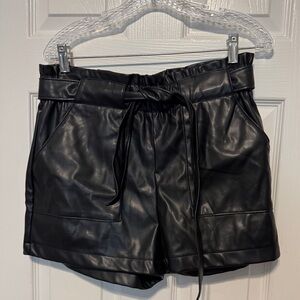 Ci Sono Pleather Paperbag Shorts sz. LRG